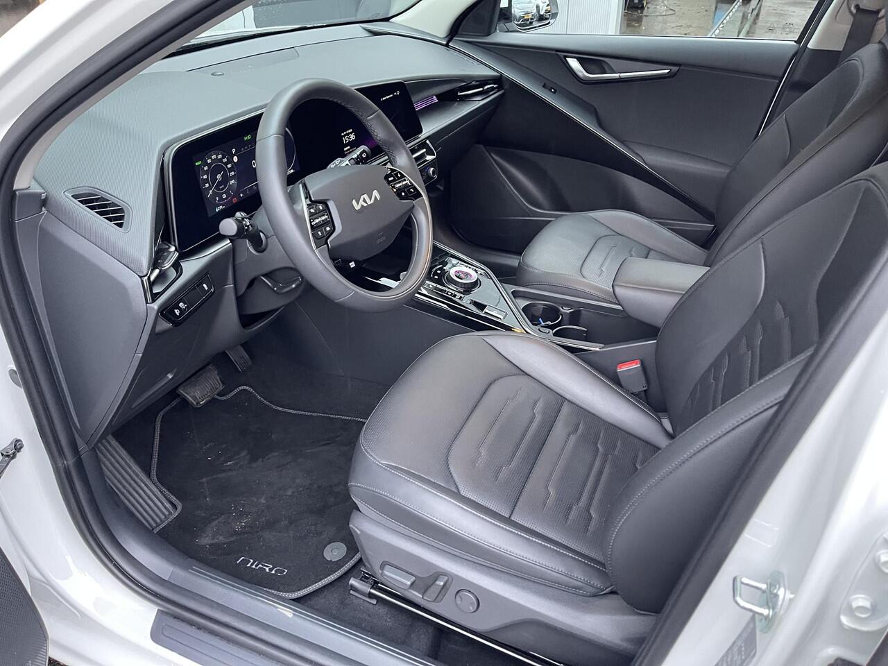 KIA e-Niro EV Edition Advanced 64.8 kWh Dodehoeksensoren | Stoelverwarming | Stuurverwarming | Navigatie | Apple Carplay & Android Auto enz.