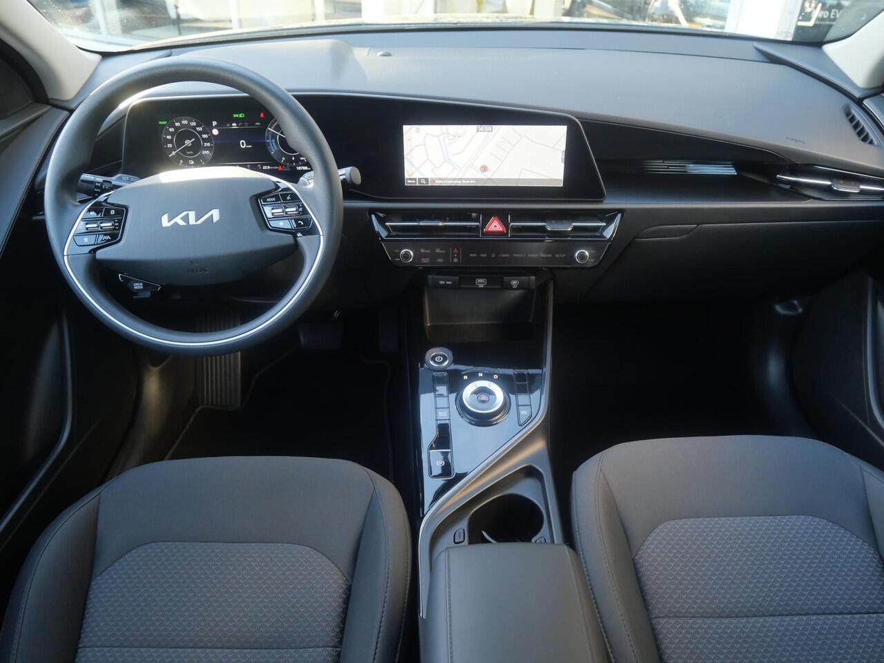 KIA e-Niro EV Light 64.8 kWh | Voorverwarming | Navigatie | Achteruitrijcamera | Airco | Cruise control Adaptieve |