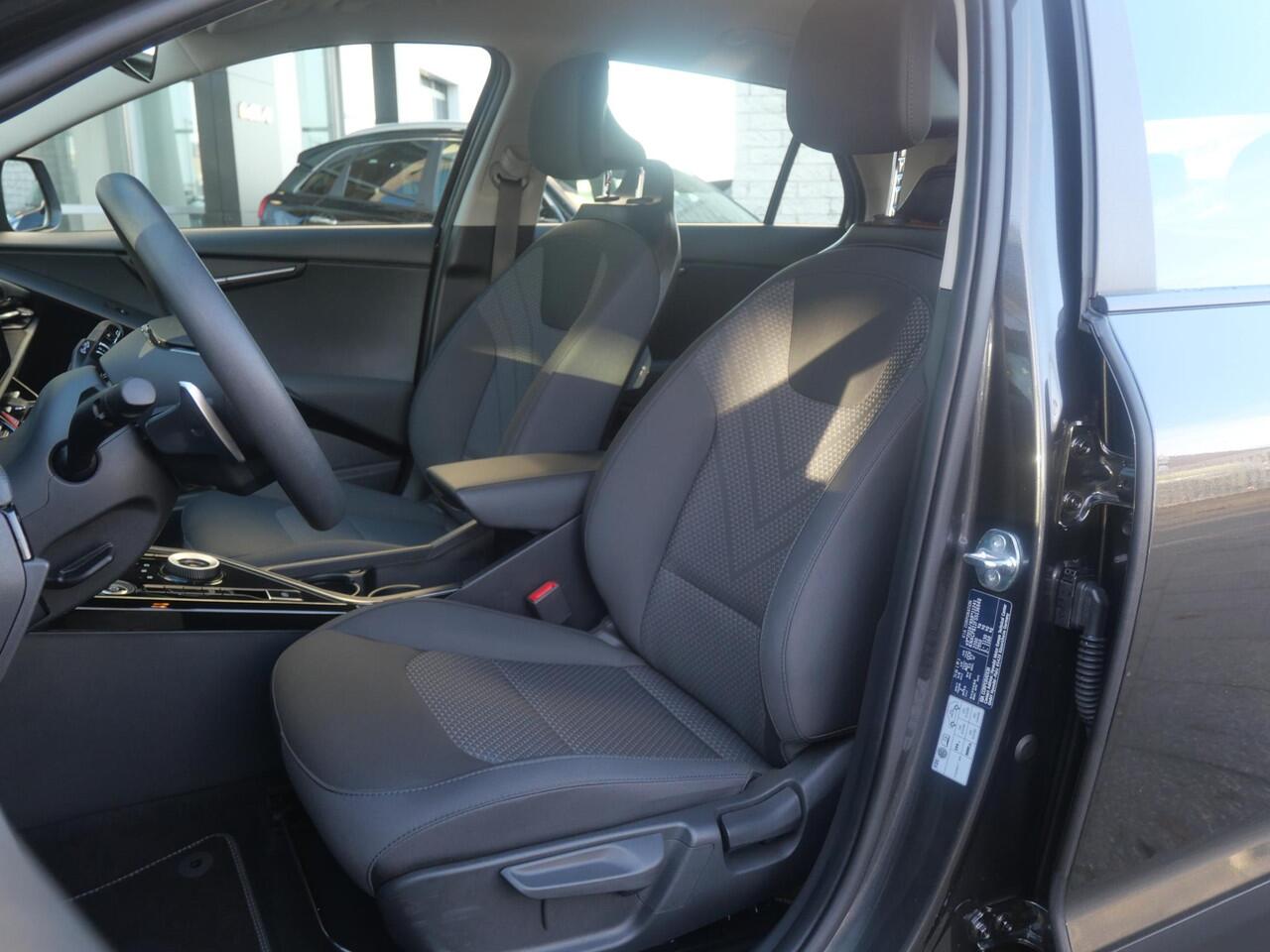 KIA e-Niro EV Light 64.8 kWh | Voorverwarming | Navigatie | Achteruitrijcamera | Airco | Cruise control Adaptieve |