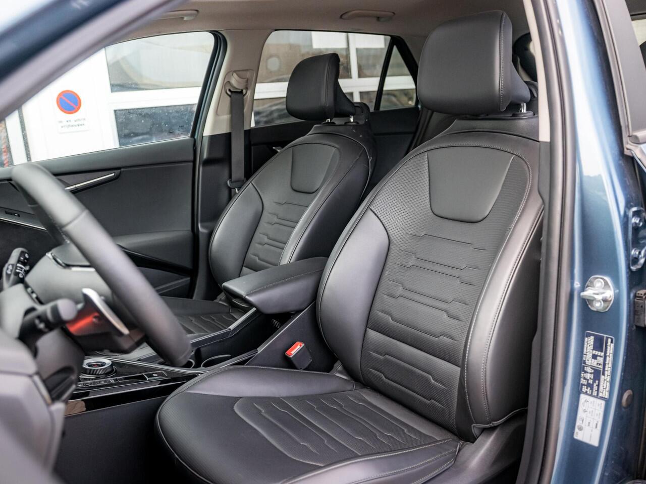 KIA e-Niro EV Plus 64.8 kWh l Lederlook bekleding l Stoelverwarming l El. verstelbare stoelen l