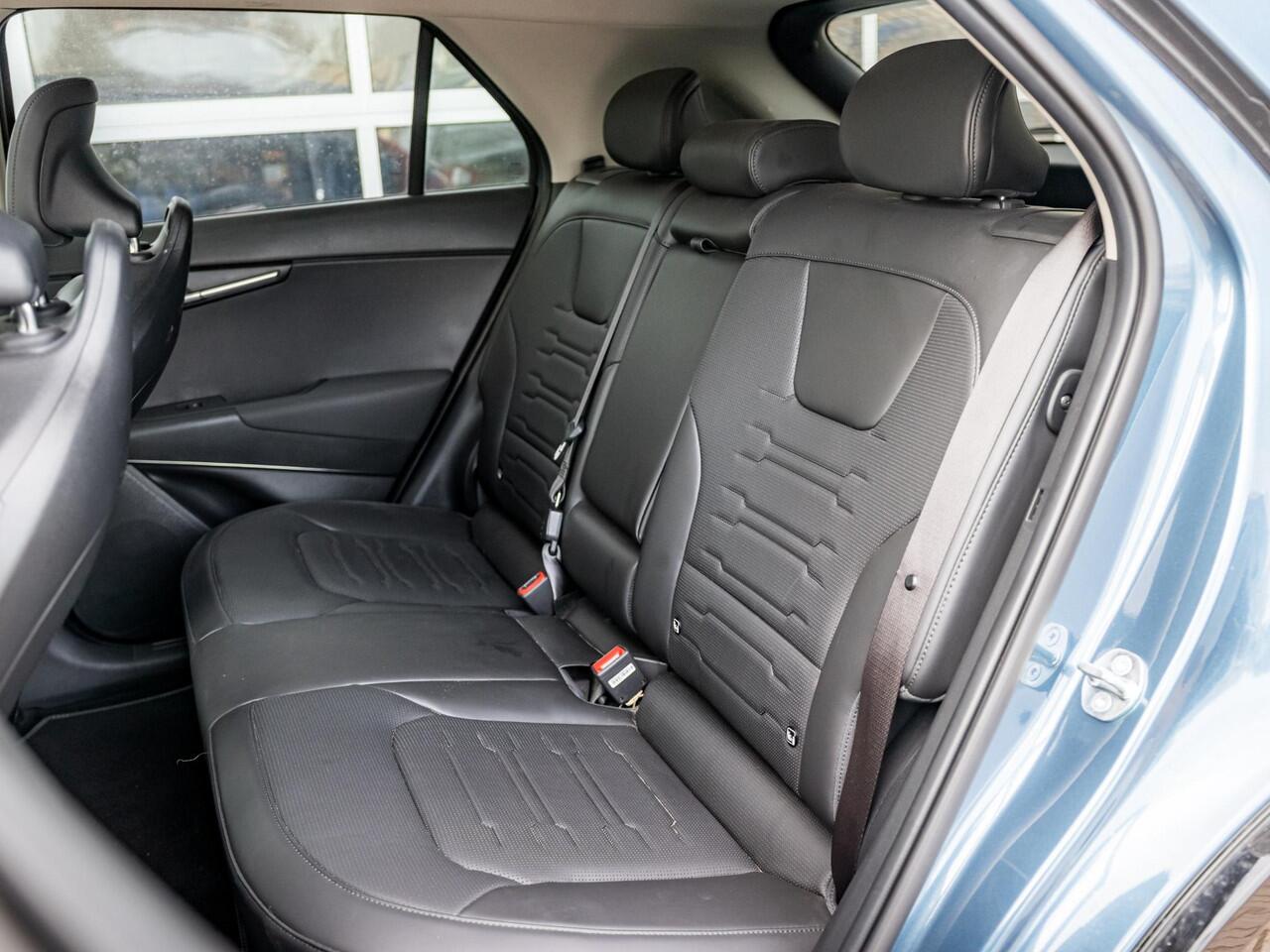 KIA e-Niro EV Plus 64.8 kWh l Lederlook bekleding l Stoelverwarming l El. verstelbare stoelen l