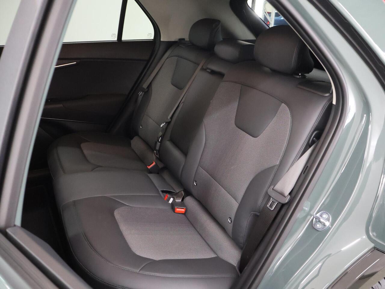 KIA e-Niro EV Light Advanced 64.8 kWh | SOH 99% | Navigatie | Camera | DAB | Apple CarPlay/Android Auto | Stoel/stuurverwarming | Adaptieve Cruise Control |