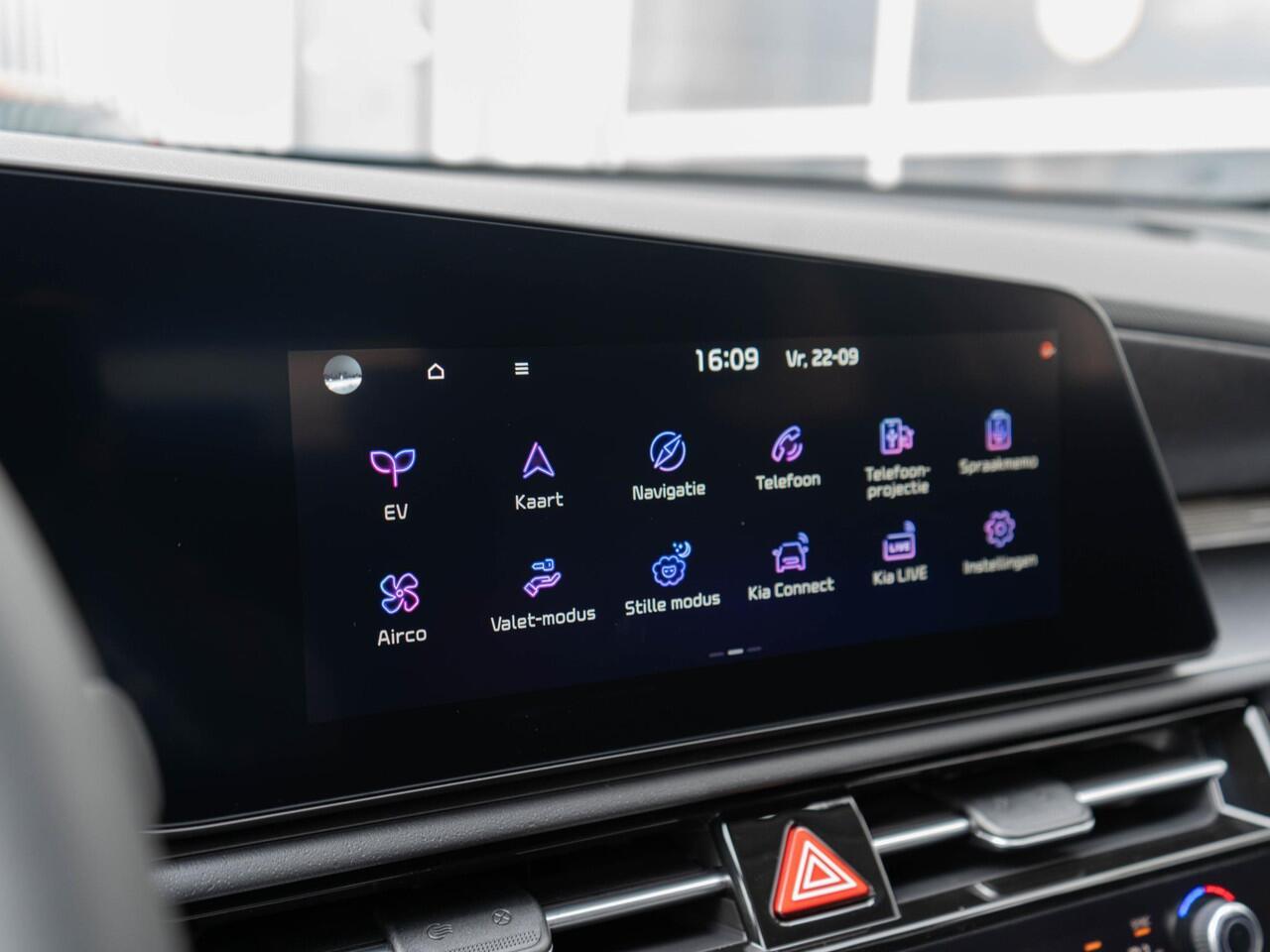 KIA e-Niro EV Plus 64.8 kWh | OP VOORRAAD | DIRECT RIJDEN | Navigatie | Carplay | Adapt. Cruise | Climate | Keyless | Camera