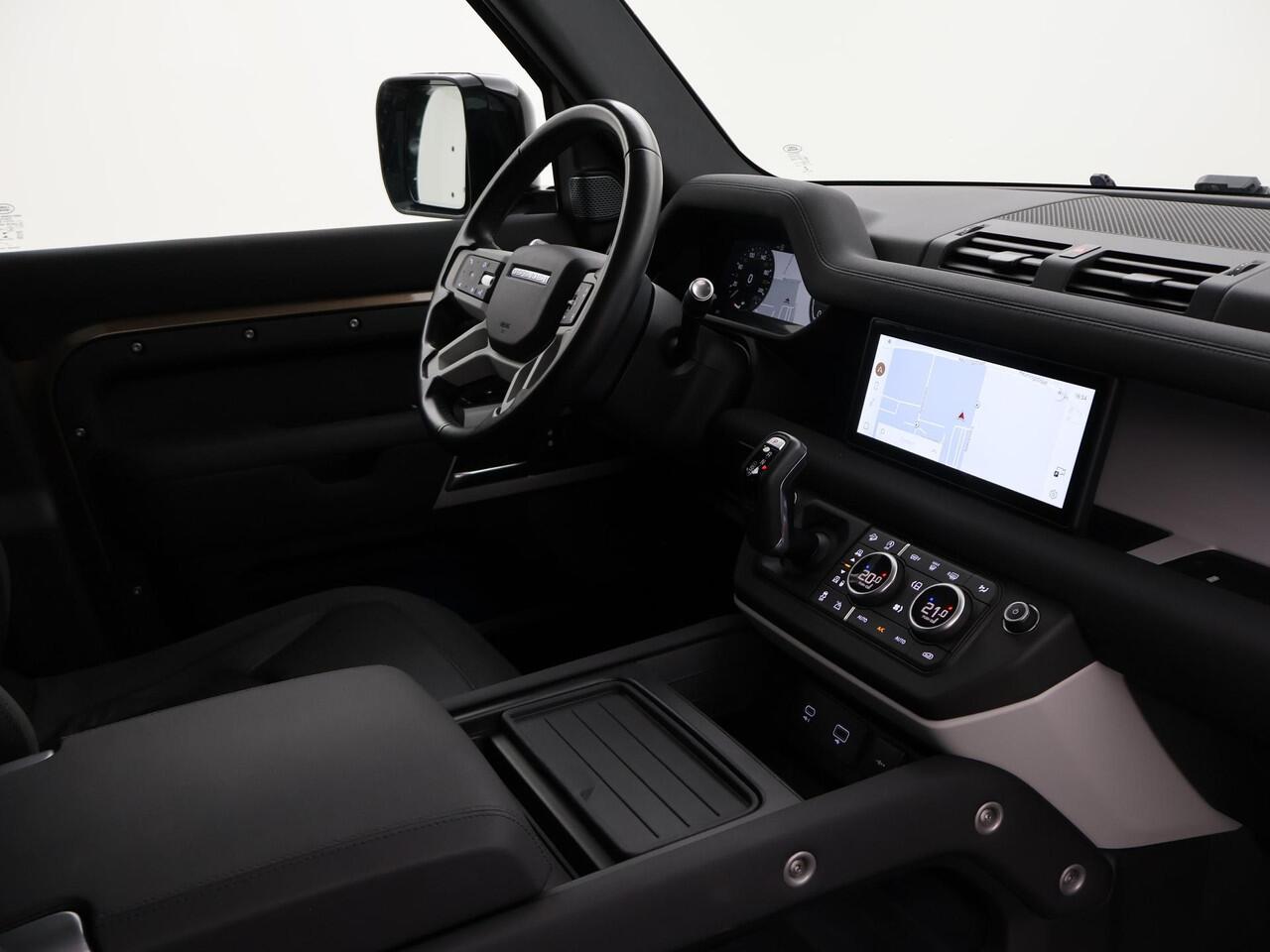 Land Rover DEFENDER 2.0 D240 110 GRIJS KENTEKEN + PANORAMADAK | 360 CAMERA | WEGKL. TREKHAAK | MERIDIAN | LUCHTVERING