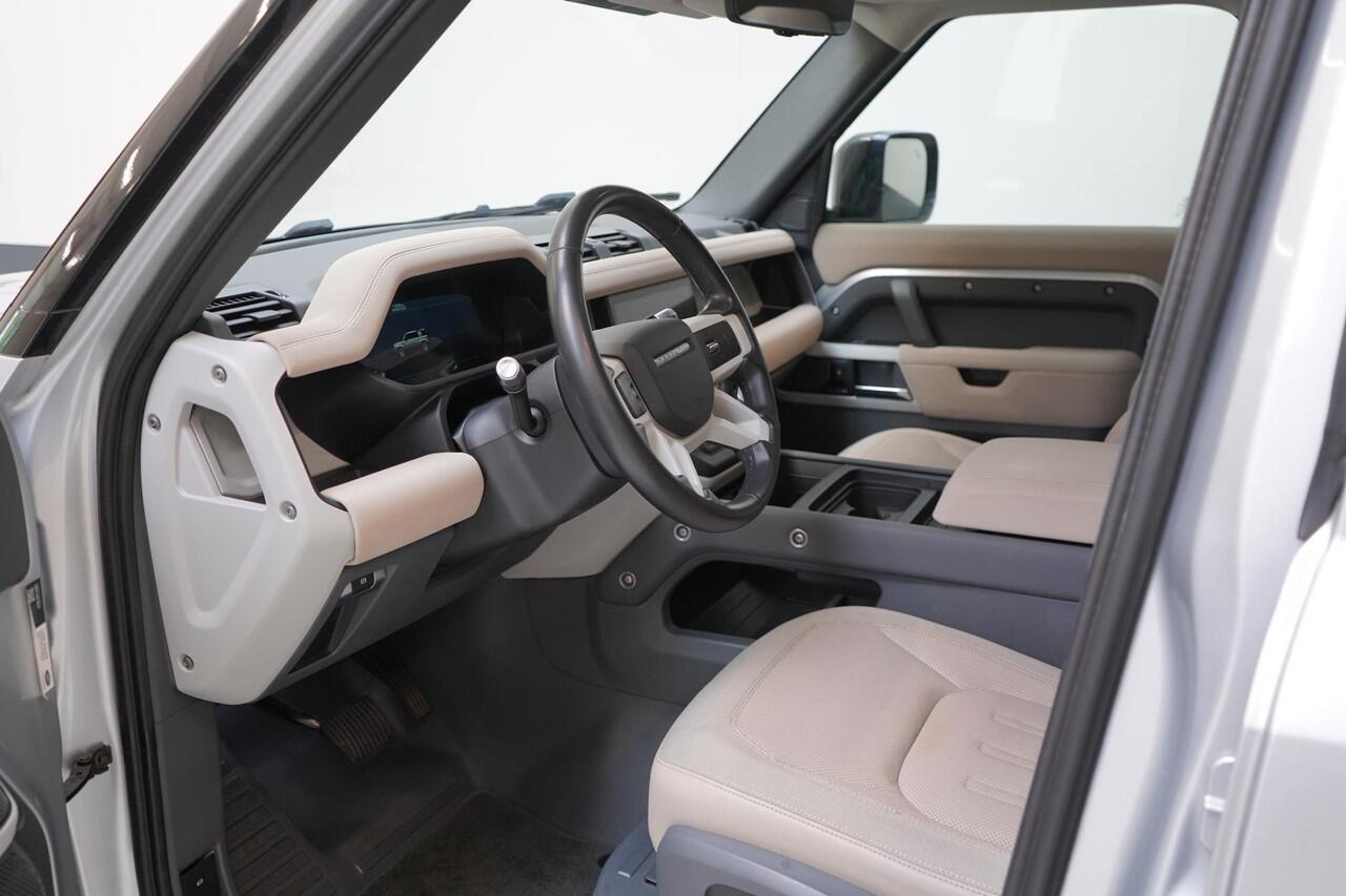 Land Rover DEFENDER 110 3.0 P400 110 First Edition | Panoramadak | Trekhaak | Leder | 360 Camera | Luchtvering