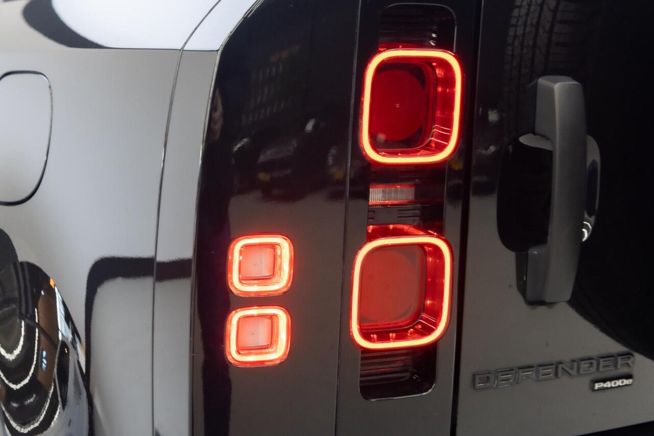 Land Rover DEFENDER 110 2.0 P400e 110 | Panoramadak | Cold Climate | Trekhaak |