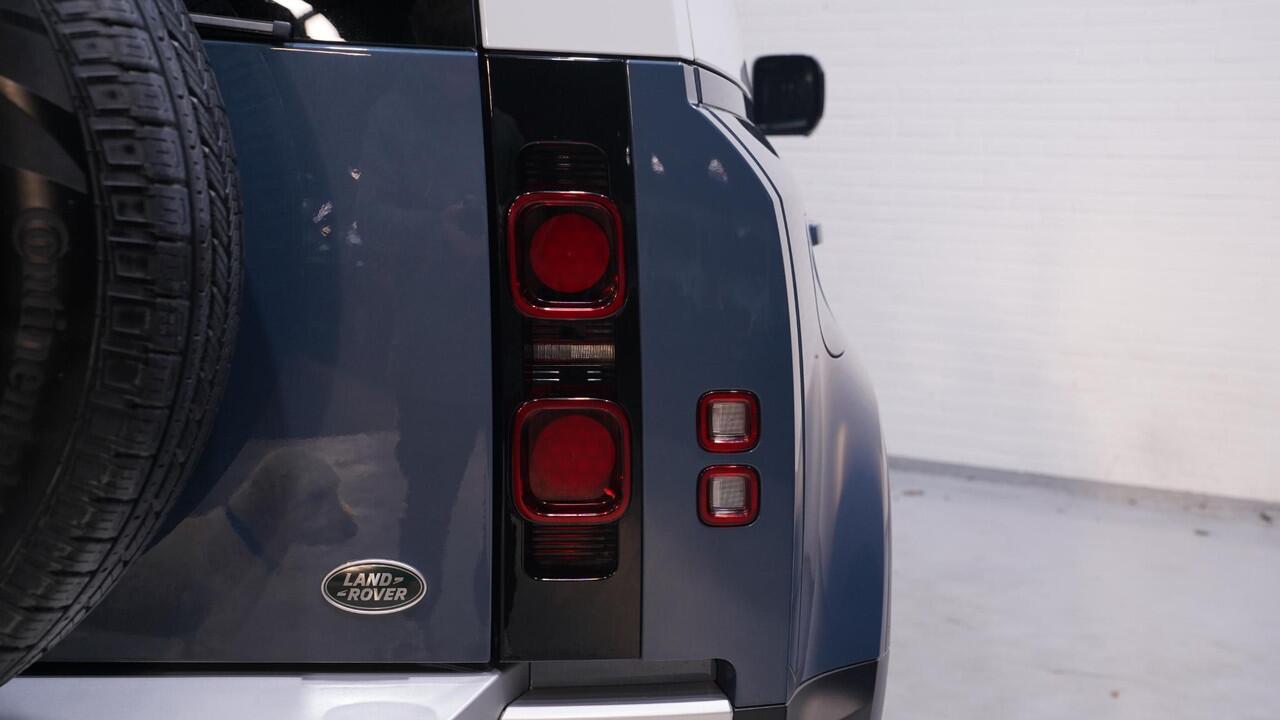 Land Rover DEFENDER Landrover 3.0 D250 110 Grijs Kenteken 3-Zits Leder Zwart 360 Camera, Navi, Apple Carplay, LED Koplampen