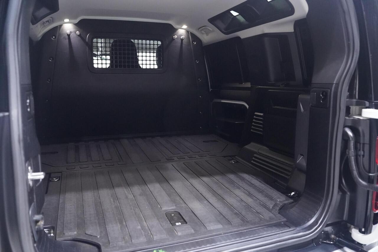 Land Rover DEFENDER 3.0 D250 Grijs Kenteken 3-Zits Lang, Front Runner Dakdrager, 360 Camera, Navi, Trekhaak 3.500 kg