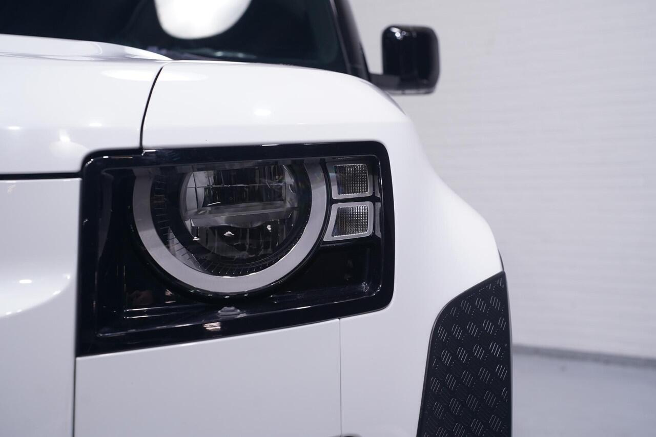Land Rover DEFENDER 3.0 D250 Grijs Kenteken 3-Zits Lang, Front Runner Dakdrager, 360 Camera, Navi, Trekhaak 3.500 kg