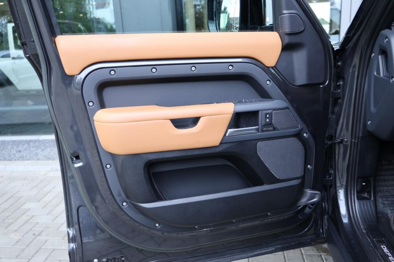 Land Rover DEFENDER 3.0 D300 110 X HUD*PANO*MERIDIAN*NL-AUTO*KEYLESS*MATRIX*SFEER*TREKHAAK