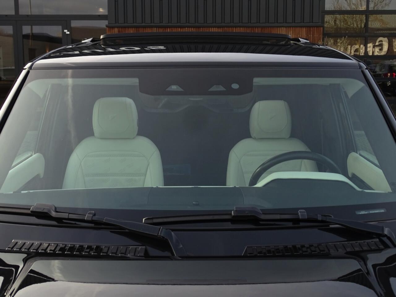 Land Rover DEFENDER 3.0 D250 110 MHEV X-Dynamic HSE Heritage Custom / grijs kenteken