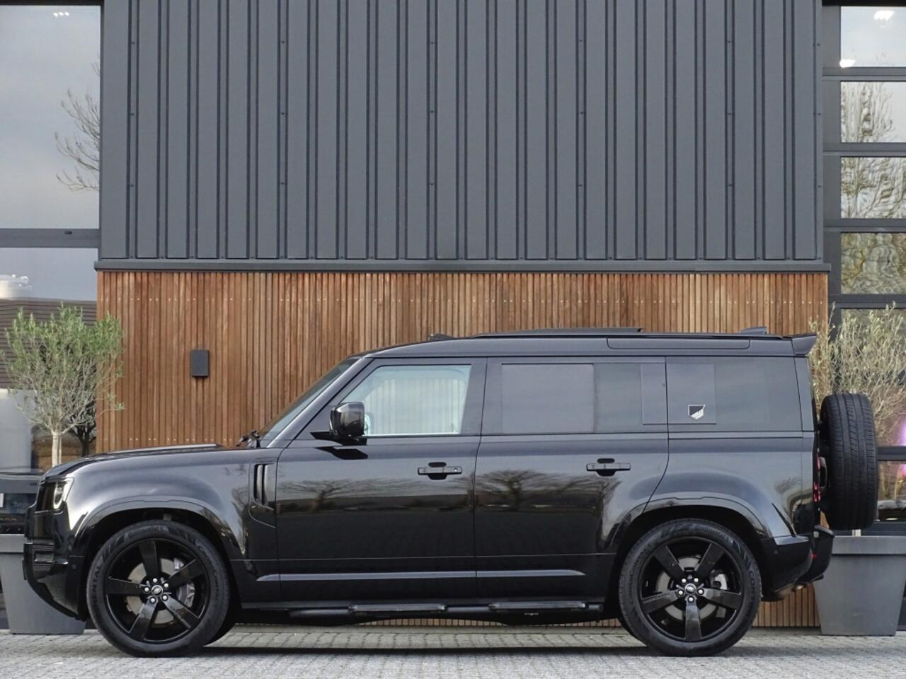 Land Rover DEFENDER 3.0 D250 110 MHEV X-Dynamic HSE Heritage Custom / grijs kenteken