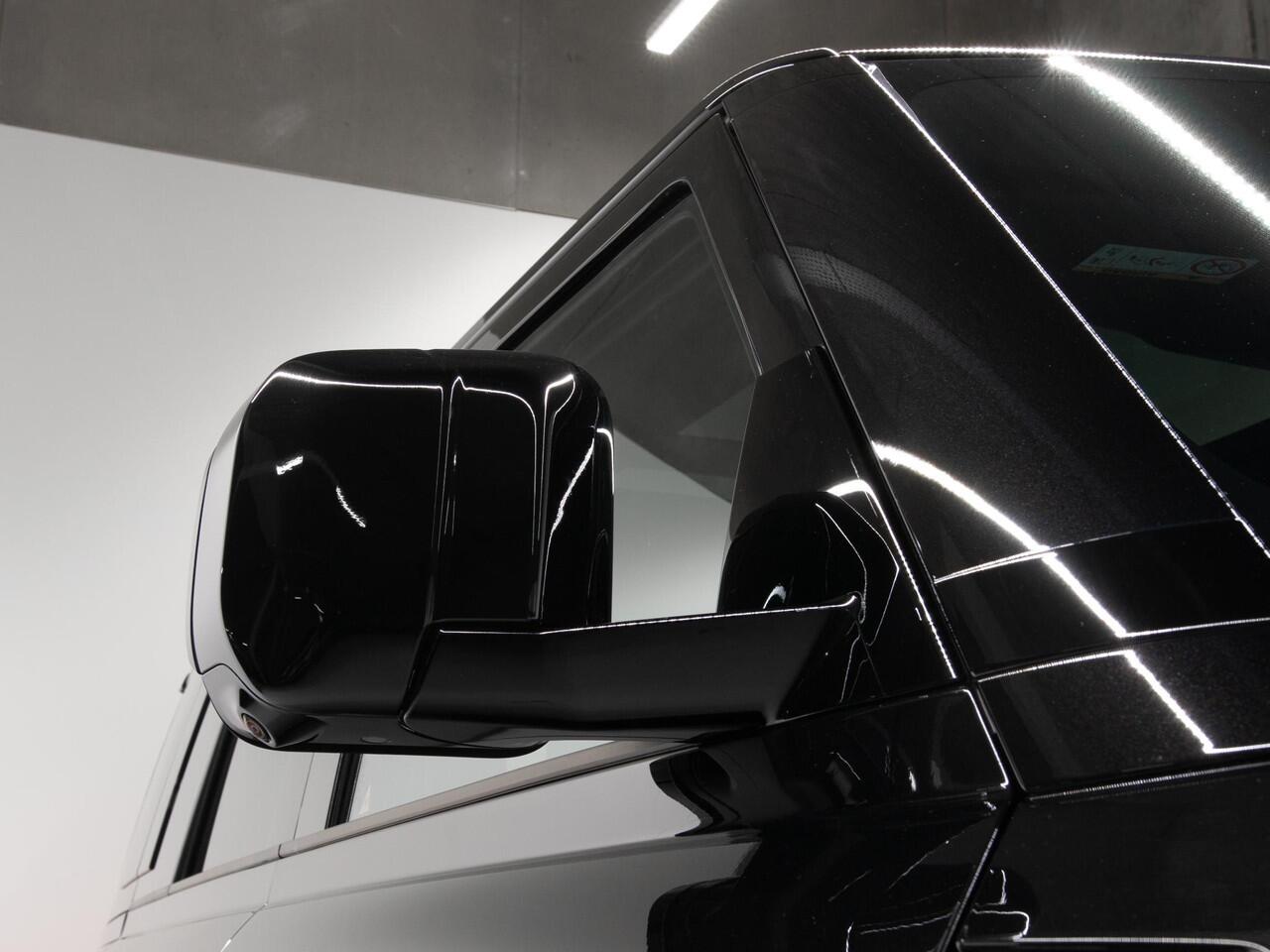 Land Rover DEFENDER 110 2.0 P300e 110 X-Dynamic HSE V8 Look!