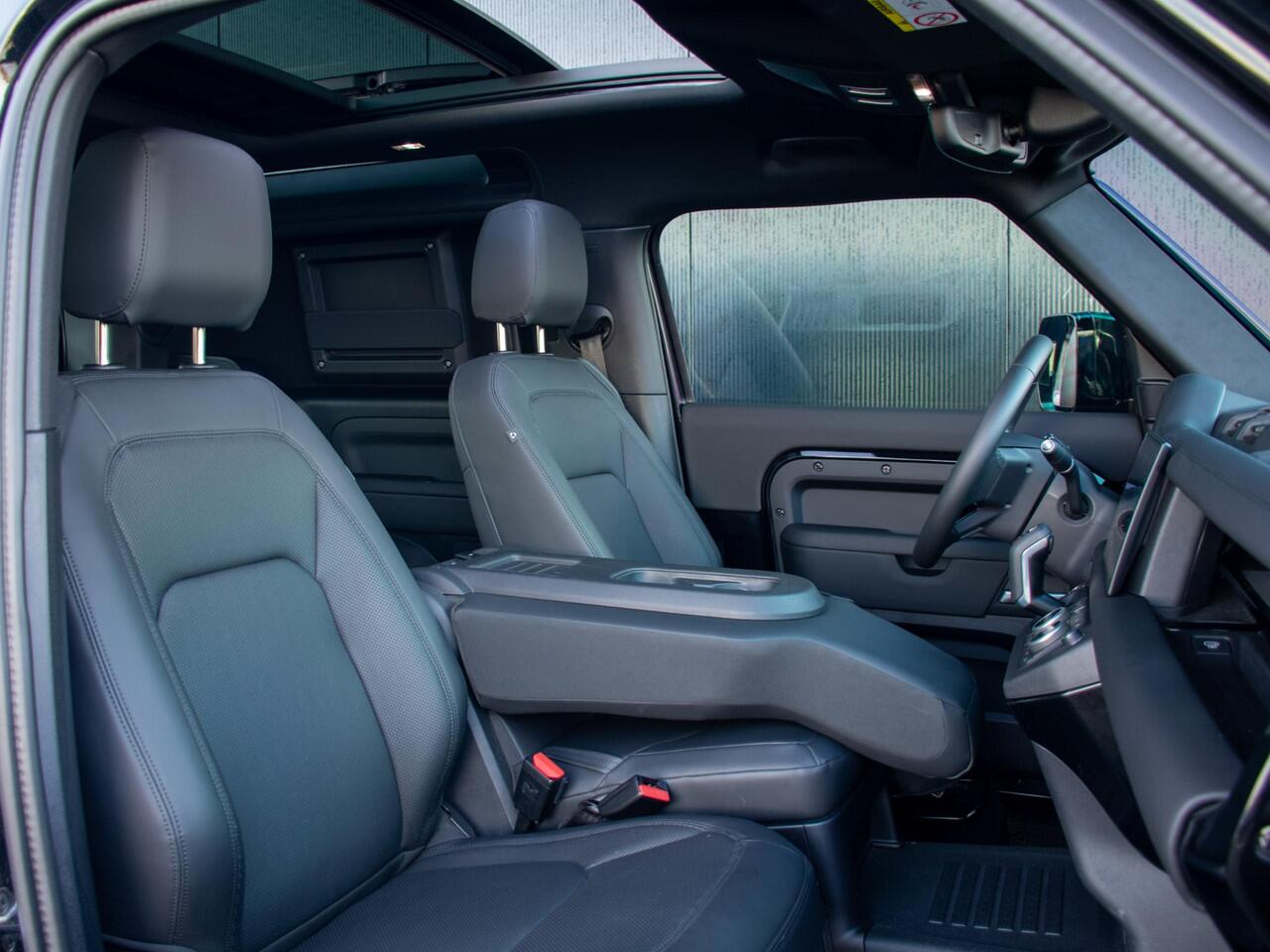 Land Rover DEFENDER 3.0 D200 90 MHEV S l URBAN l Torque vectoring l Carbon l Jumpseat l Trekhaak l Grijs Kenteken