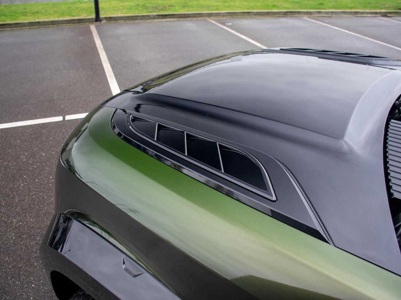 Land Rover DEFENDER 3.0 D200 90 MHEV S l URBAN l Torque vectoring l Carbon l Jumpseat l Trekhaak l Grijs Kenteken