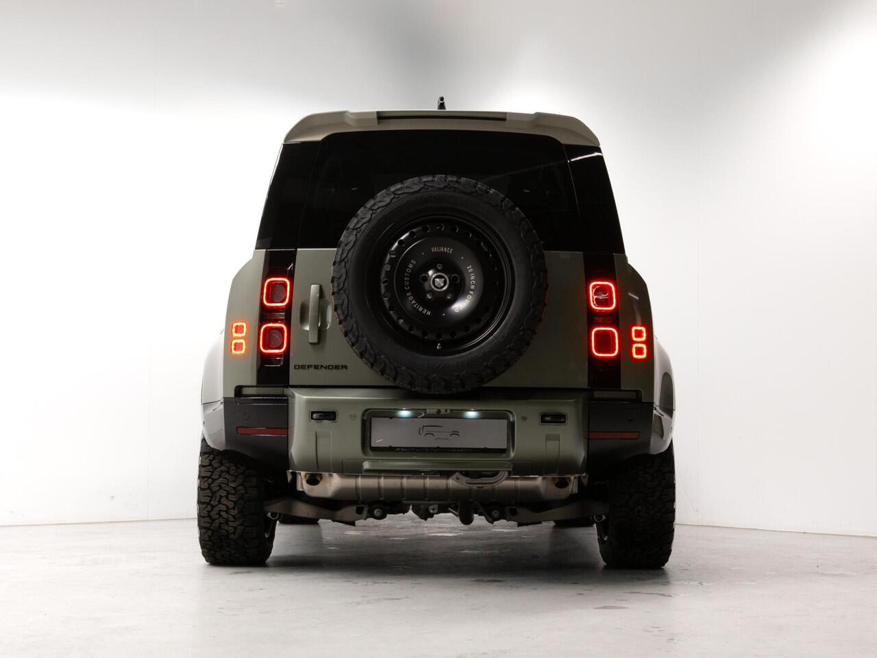 Land Rover DEFENDER 110 2.0 P300e 110 X-Dynamic HSE HERITAGE