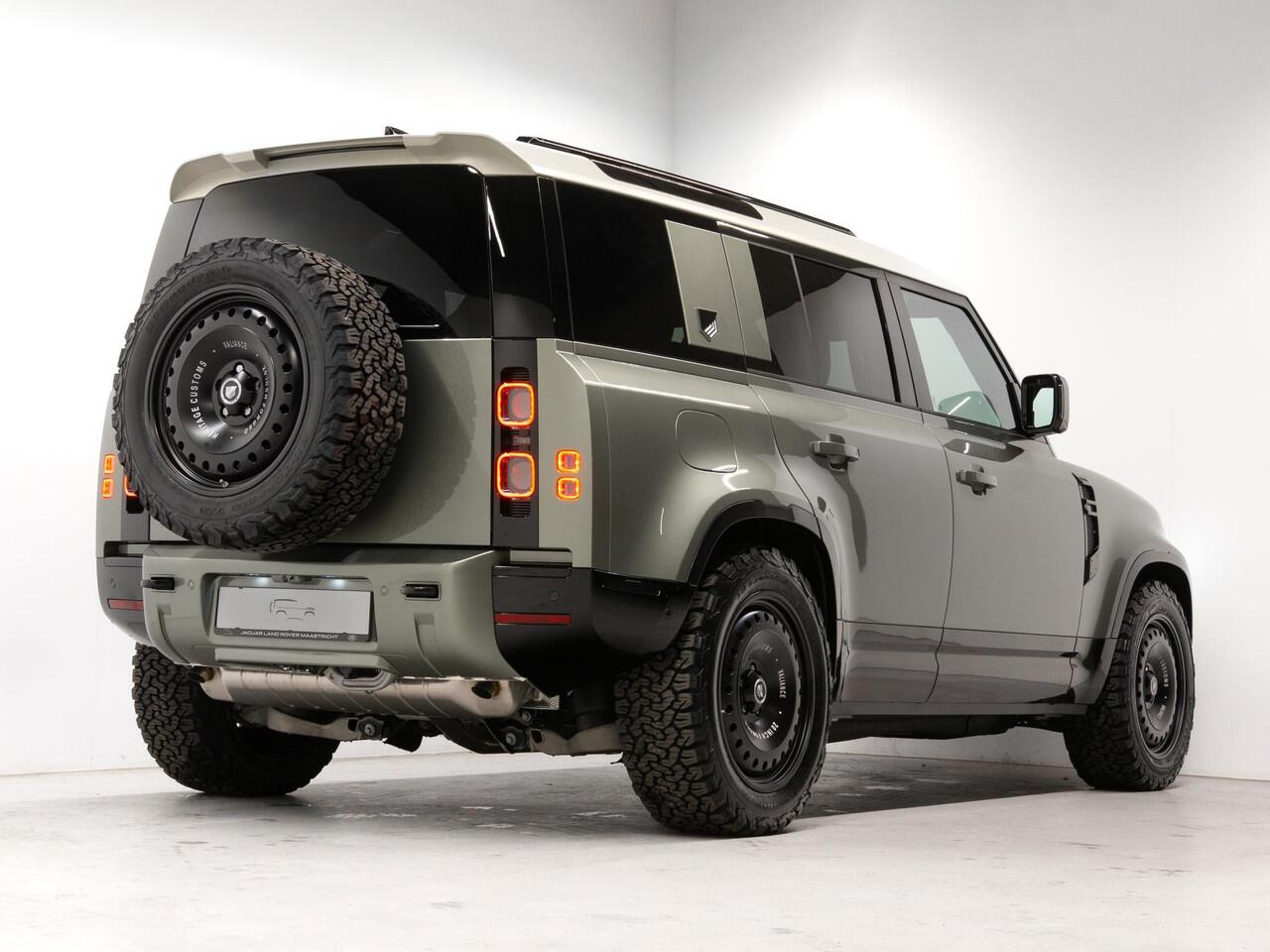 Land Rover DEFENDER 110 2.0 P300e 110 X-Dynamic HSE HERITAGE