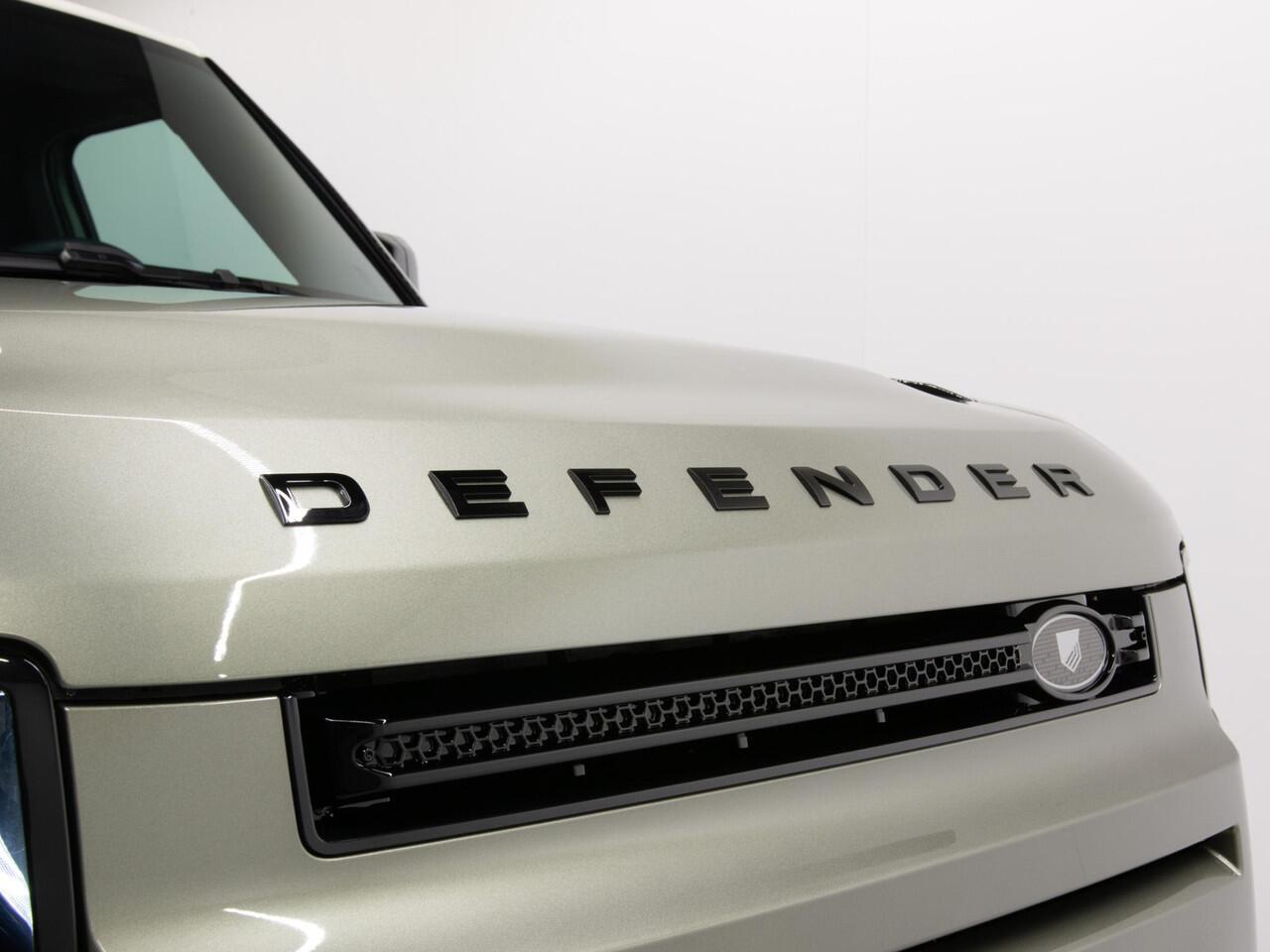 Land Rover DEFENDER 110 2.0 P300e 110 X-Dynamic HSE HERITAGE