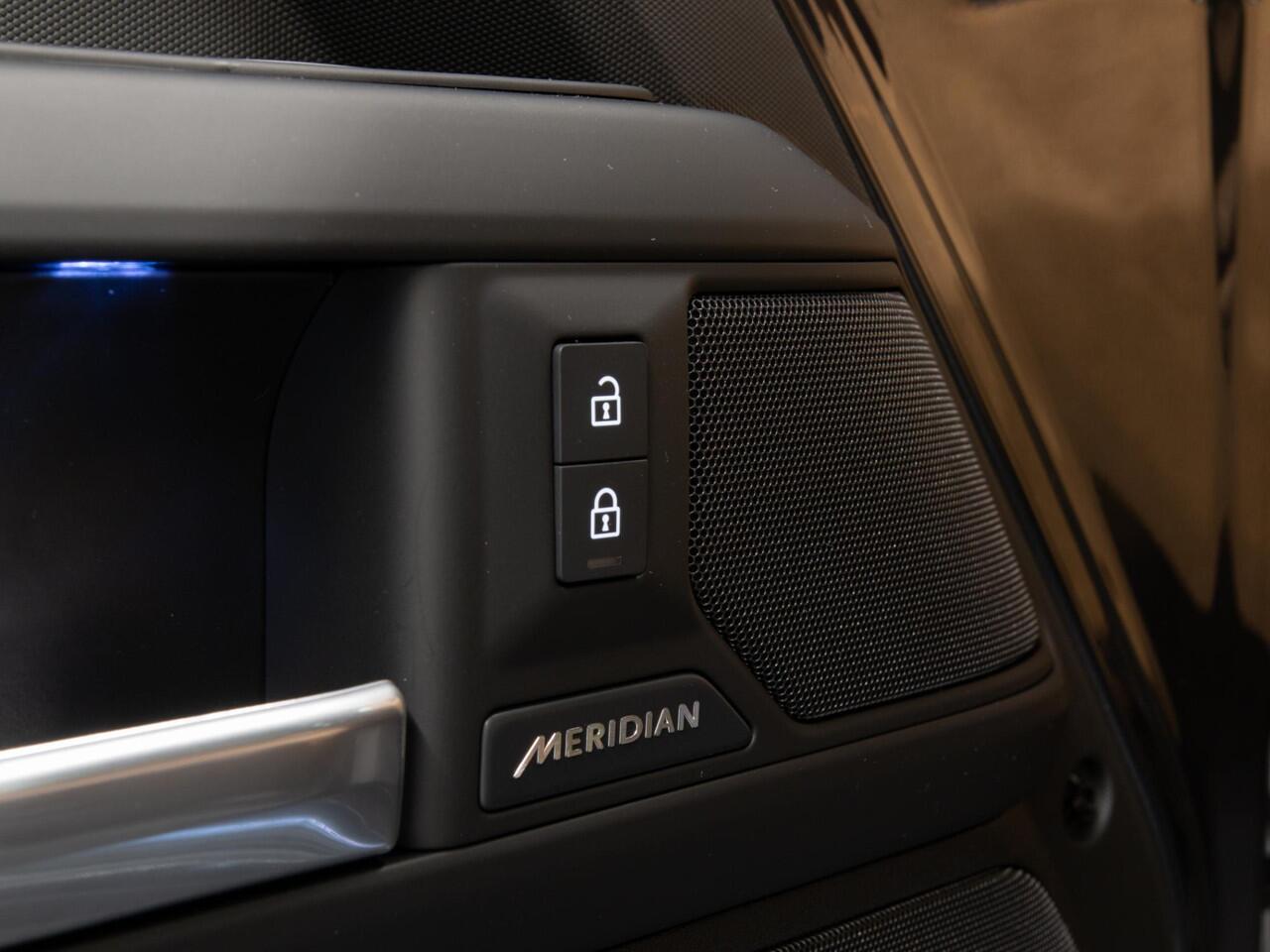 Land Rover DEFENDER 2.0 P300e 110 X-Dynamic SE Zeer Unieke Samenstelling!