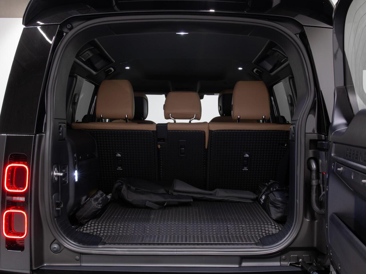 Land Rover DEFENDER 2.0 P300e 110 X-Dynamic SE Zeer Unieke Samenstelling!