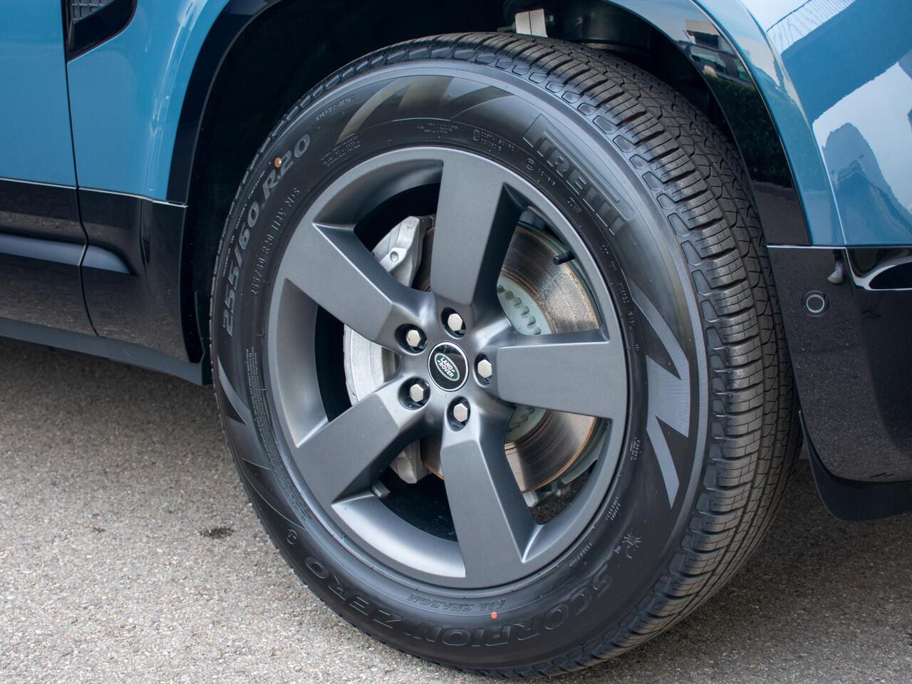 Land Rover DEFENDER 110 2.0 P300e 110 X-Dynamic l 6 Persoons l Schuif- /kantel Pano l Adapt. Cruise l Black Pack l 360 Camera