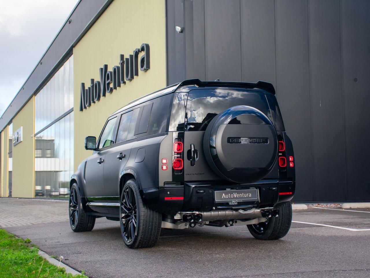 Land Rover DEFENDER 110 2.0 P300e 110 X-Dynamic HSE Trekhaak l Schuif-/kantel Panorama dak l Black Pack l Treeplanken l Spoiler l Wheelcover l 24 Inch l