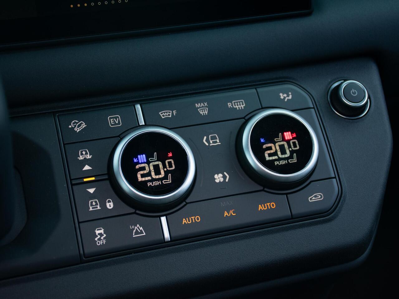 Land Rover DEFENDER 110 2.0 P300e 110 X-Dynamic HSE Trekhaak l Schuif-/kantel Panorama dak l Black Pack l Treeplanken l Spoiler l Wheelcover l 24 Inch l