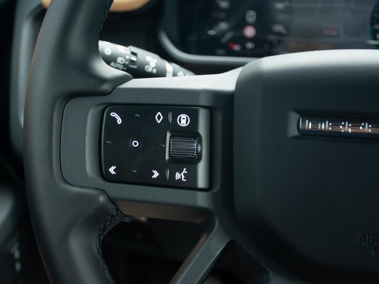 Land Rover DEFENDER 110 2.0 P300e 110 X-Dynamic HSE l NP ¤127.050 l Torque vectoring l Schuif-/kantel Panorama dak l Standkachel l 22 Inch