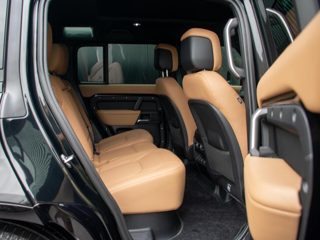 Land Rover DEFENDER 110 2.0 P300e 110 X-Dynamic HSE l NP ¤127.050 l Torque vectoring l Schuif-/kantel Panorama dak l Standkachel l 22 Inch