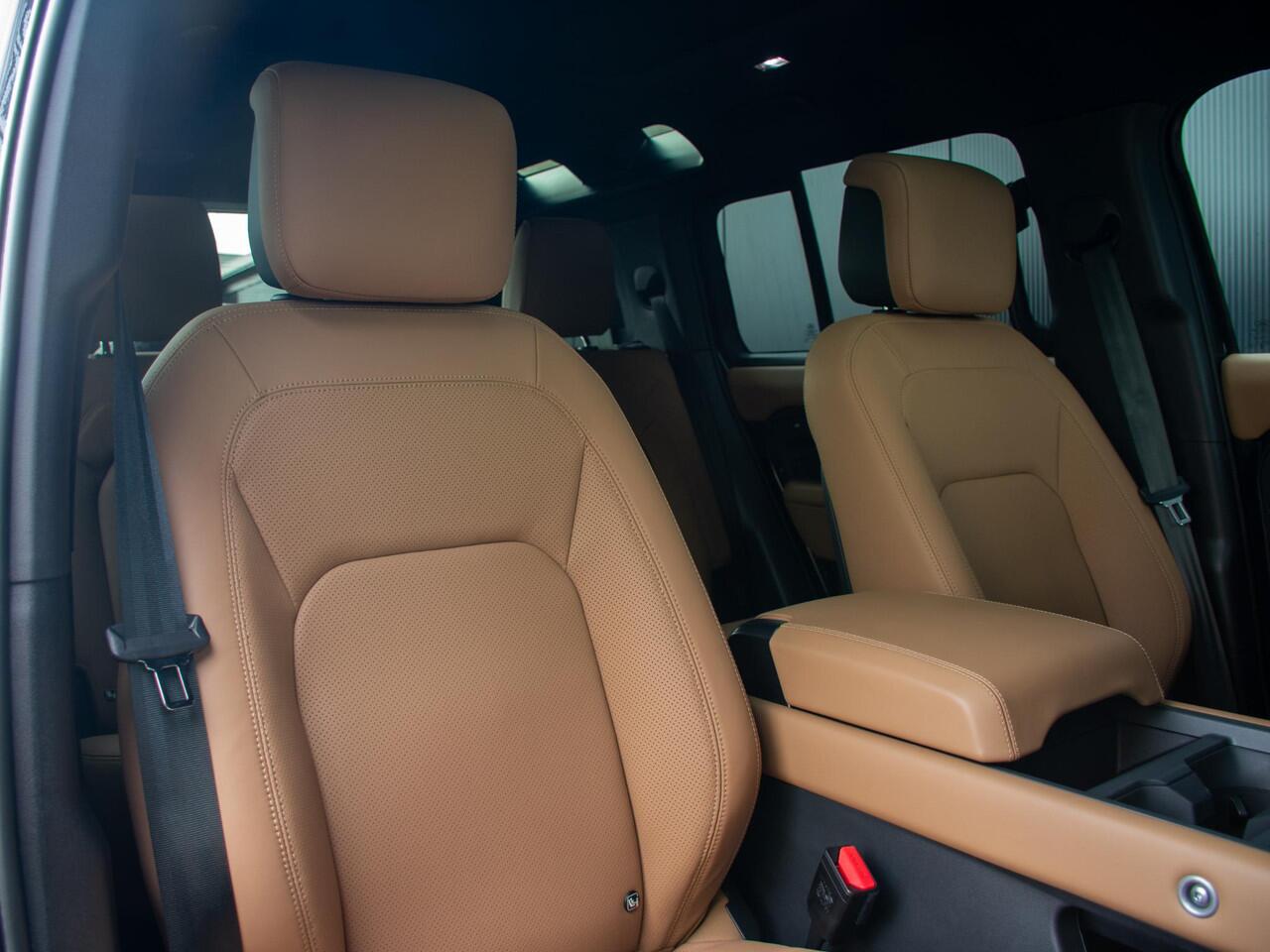 Land Rover DEFENDER 110 2.0 P300e 110 X-Dynamic HSE l NP ¤128.562 l Torque vectoring l Schuif-/kantel Panorama dak l 22 Inch