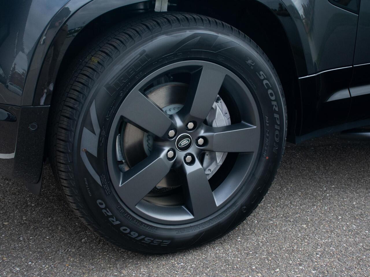 Land Rover DEFENDER 110 2.0 P300e 110 X-Dynamic HSE Trekhaak l Schuif-/kantel Panorama dak l Black Pack l Torque vectoring l Wheelcover l 20 Inch l