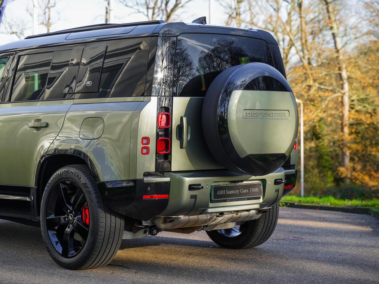 Land Rover DEFENDER 2.0 P300e 110 X-Dynamic SE | Panorama | 6P | 360 camera | 22 inch| Black pack |