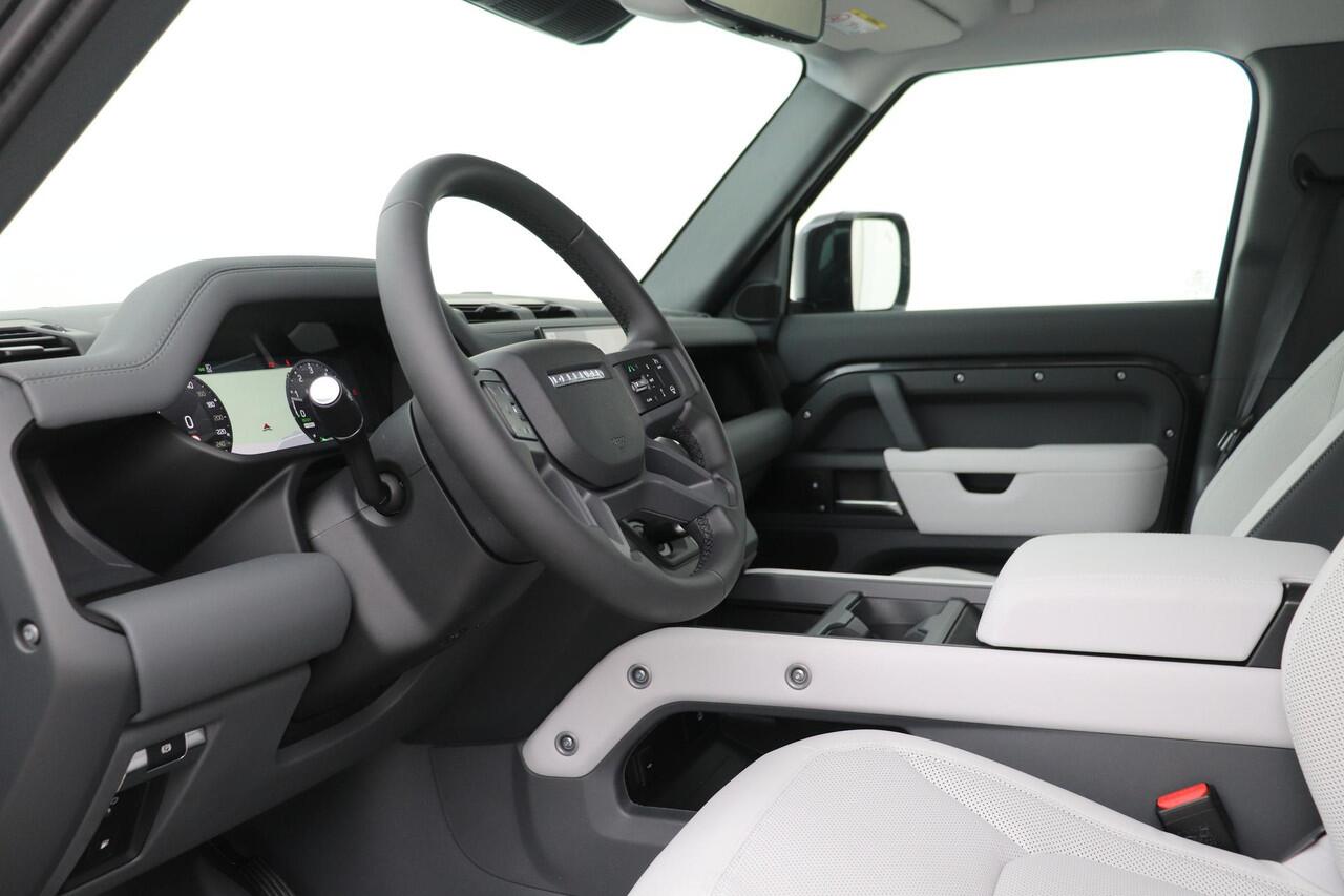 Land Rover DEFENDER P300e 110 X-Dynamic HSE | Black Pack | ClearSight | Meridian Surround | 22 Inch | Trekhaak | ACC