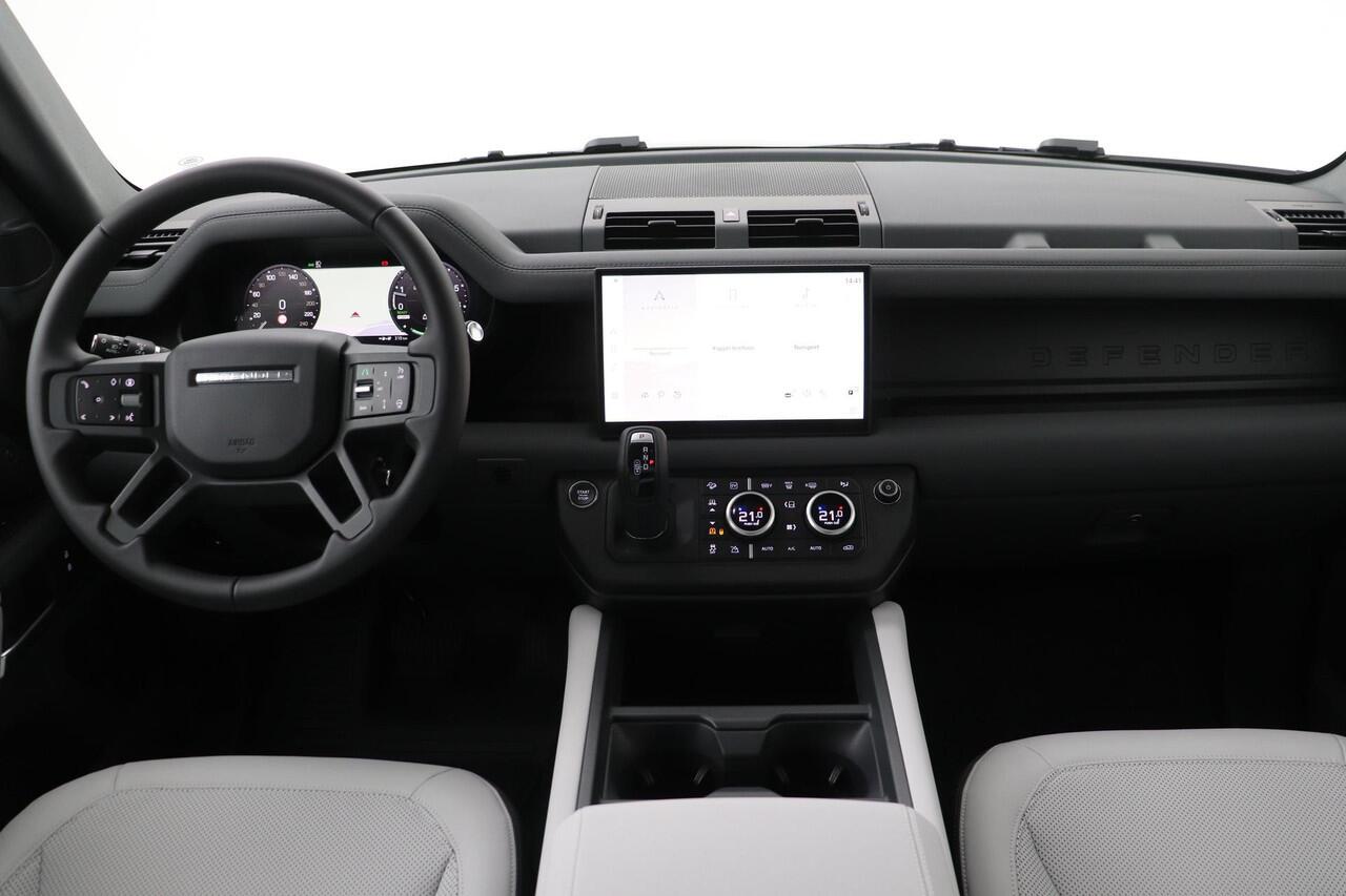 Land Rover DEFENDER P300e 110 X-Dynamic HSE | Black Pack | ClearSight | Meridian Surround | 22 Inch | Trekhaak | ACC