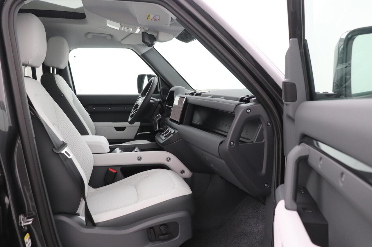 Land Rover DEFENDER P300e 110 X-Dynamic HSE | Black Pack | ClearSight | Meridian Surround | 22 Inch | Trekhaak | ACC