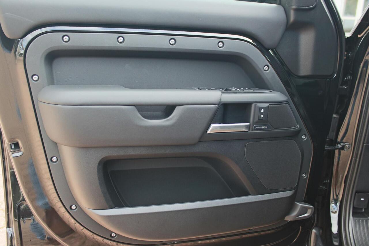 Land Rover DEFENDER 110 2.0 P300e 110 X-Dynamic HSE