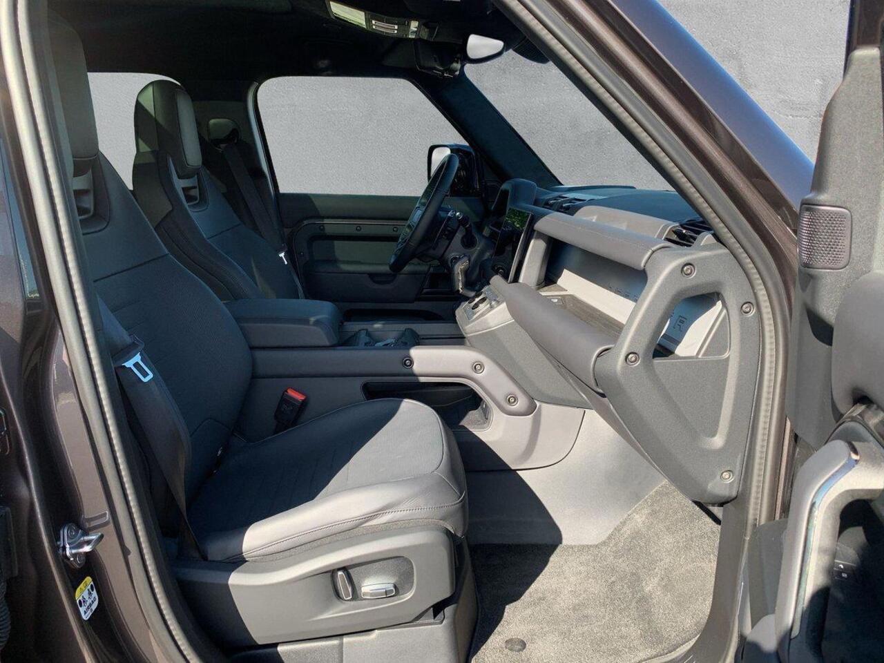 Land Rover DEFENDER 110 4.4 P635 110 Octa