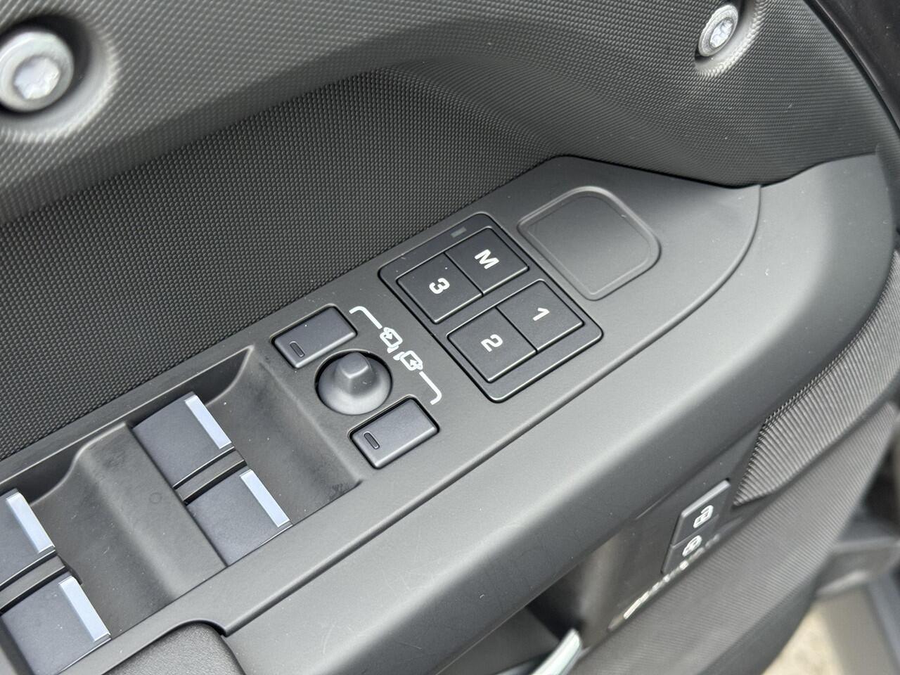 Land Rover DEFENDER P300e 110 X-Dynamic SE