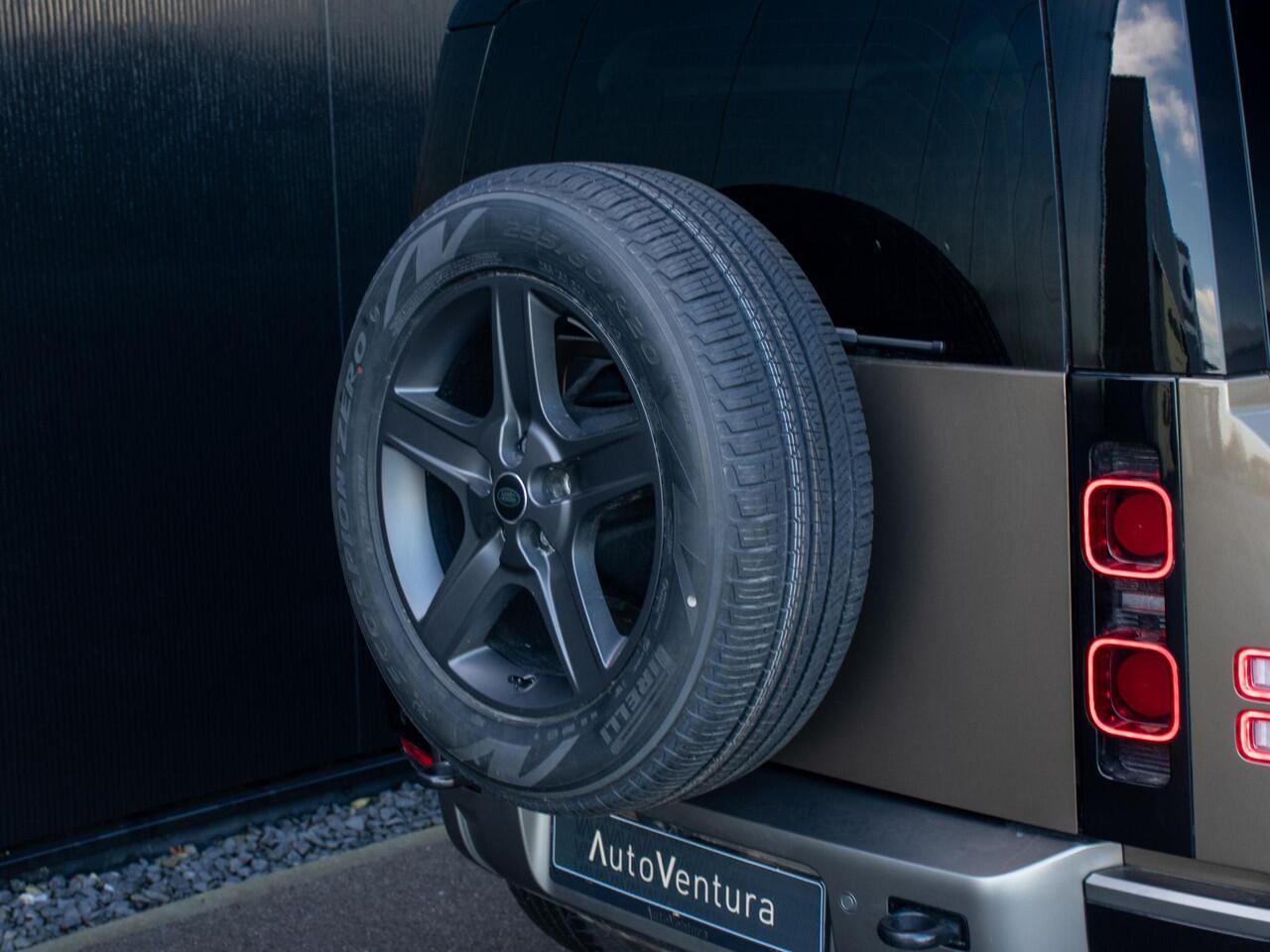 Land Rover DEFENDER 110 2.0 P300e 110 X-Dynamic SE l Schuif- /kantel Pano l Adapt. Cruise l 360 Camera l Smartview binnenspiegel l Stuurwiel verwarming |