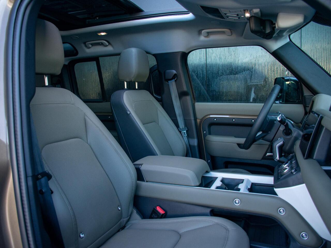 Land Rover DEFENDER 110 2.0 P300e 110 X-Dynamic SE l Schuif- /kantel Pano l Adapt. Cruise l 360 Camera l Smartview binnenspiegel l Stuurwiel verwarming |