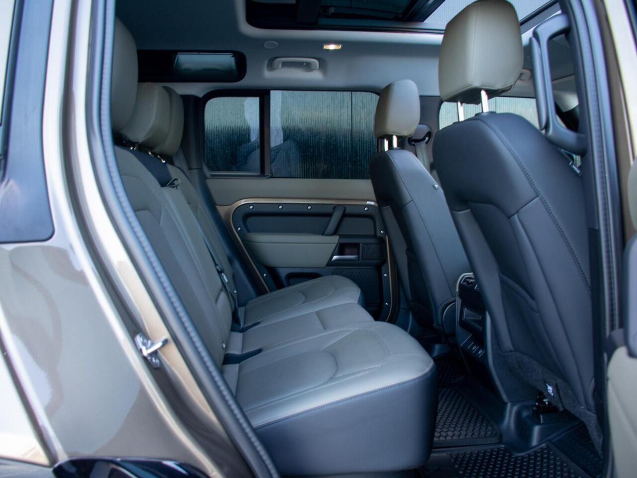 Land Rover DEFENDER 110 2.0 P300e 110 X-Dynamic SE l Schuif- /kantel Pano l Adapt. Cruise l 360 Camera l Smartview binnenspiegel l Stuurwiel verwarming |