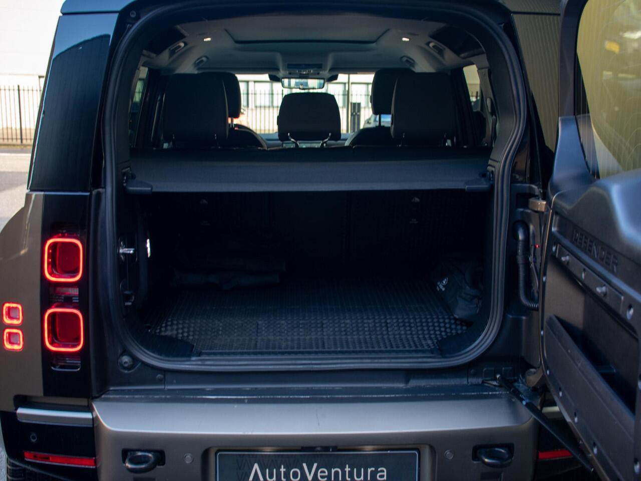 Land Rover DEFENDER 110 2.0 P300e 110 X-Dynamic SE l Schuif- /kantel Pano l Adapt. Cruise l 360 Camera l Smartview binnenspiegel l Stuurwiel verwarming |