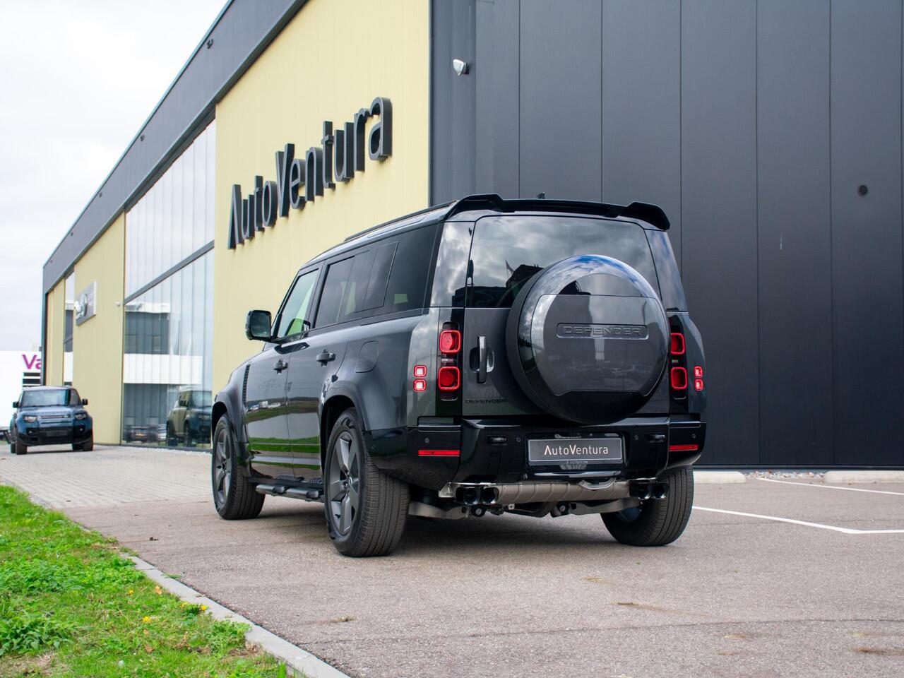 Land Rover DEFENDER 110 2.0 P300e 110 X-Dynamic HSE Trekhaak l Schuif-/kantel Panorama dak l Black Pack l Treeplanken l Spoiler l Wheelcover l 20 Inch l