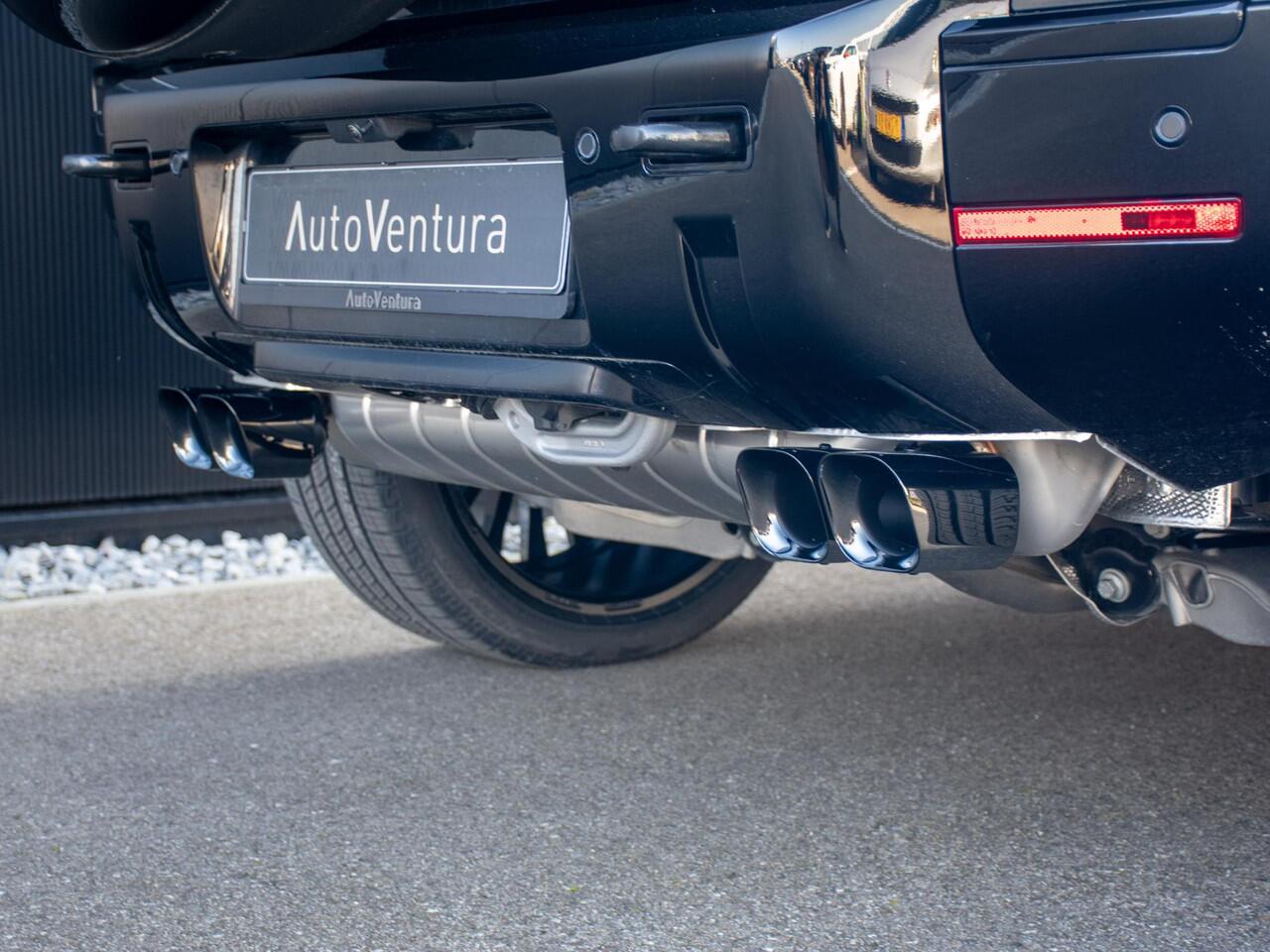 Land Rover DEFENDER 110 2.0 P300e 110 X-Dynamic HSE Trekhaak l Schuif-/kantel Panorama dak l Black Pack l Torque vectoring l Wheelcover l 23 Inch l