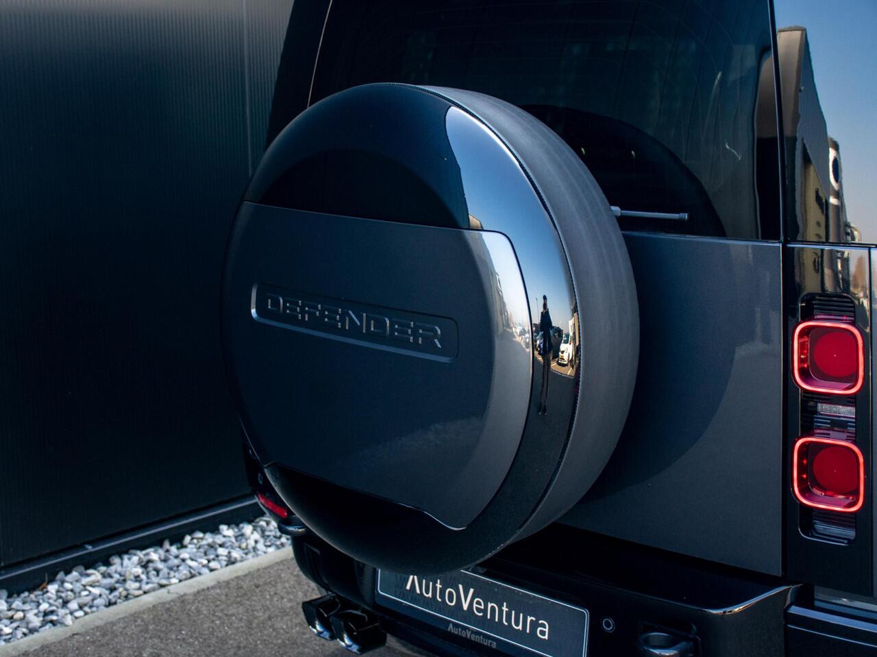 Land Rover DEFENDER 110 2.0 P300e 110 X-Dynamic HSE Trekhaak l Schuif-/kantel Panorama dak l Black Pack l Torque vectoring l Wheelcover l 23 Inch l