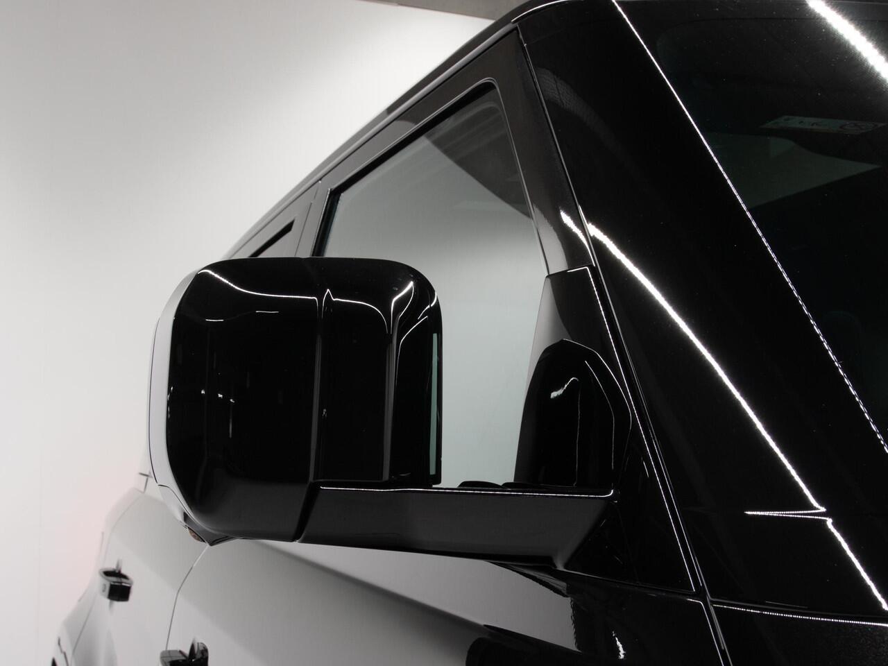 Land Rover DEFENDER 2.0 P300e 110 Dynamic SE Edition