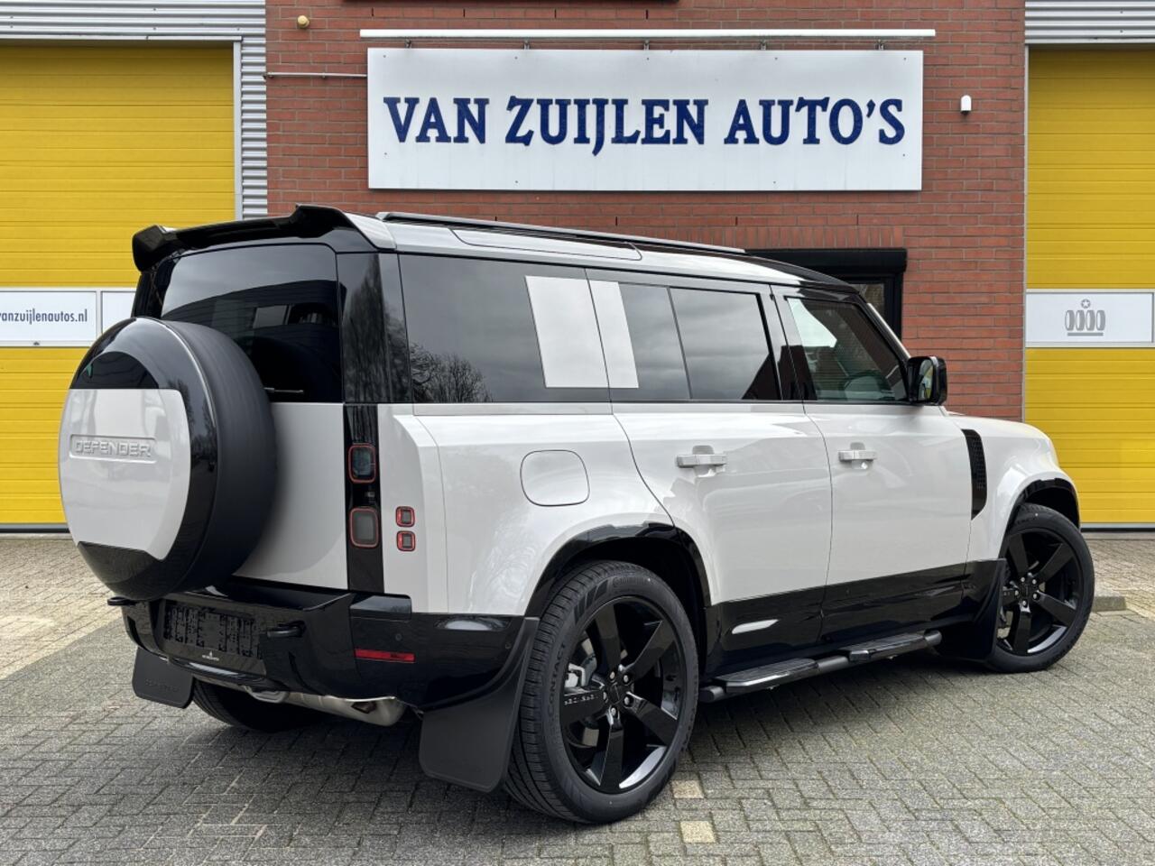 Land Rover DEFENDER Landrover 110 X-Dynamic HSE Black Urban Head-up 22'' Trekhaak BTW