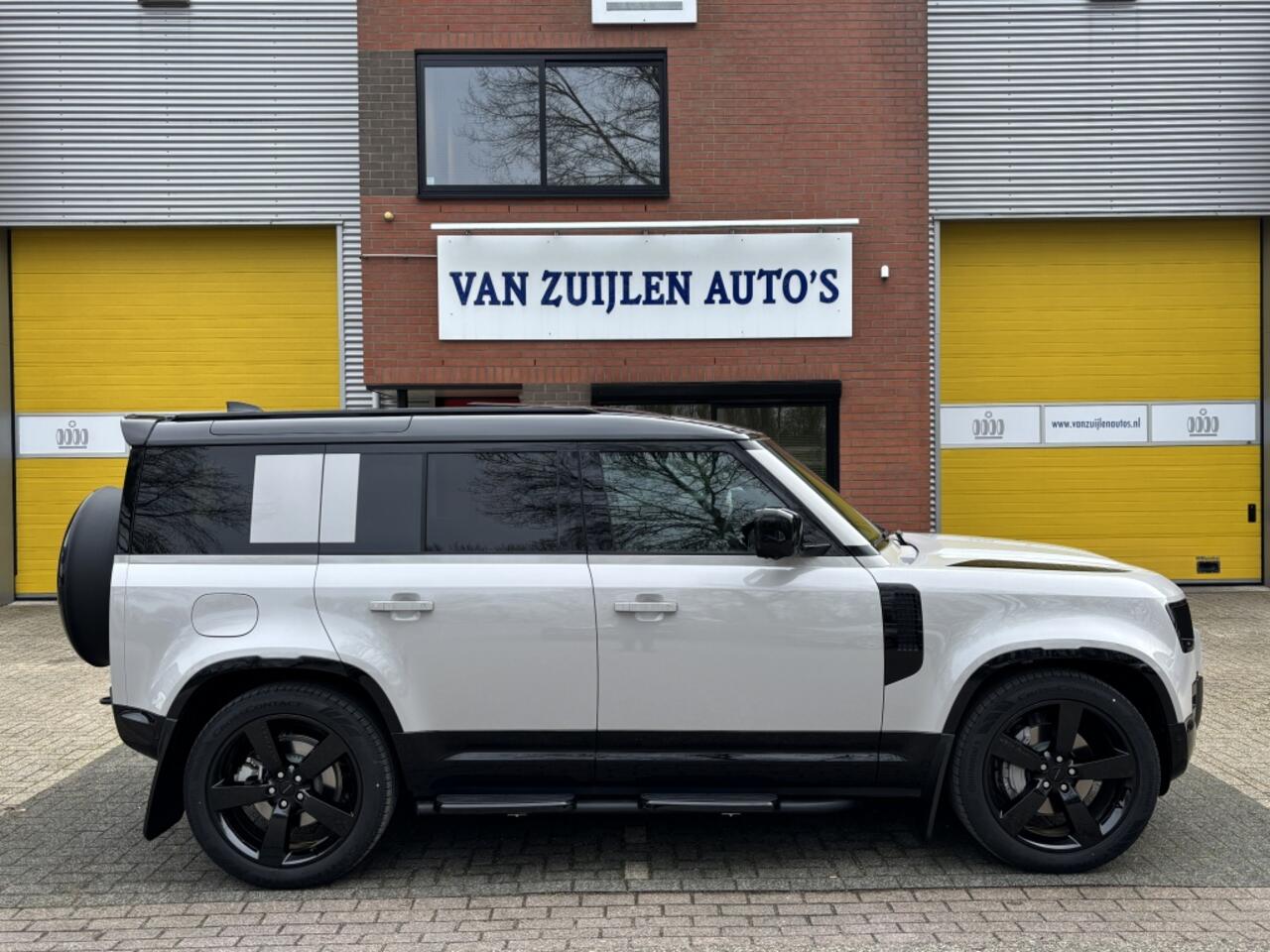 Land Rover DEFENDER Landrover 110 X-Dynamic HSE Black Urban Head-up 22'' Trekhaak BTW