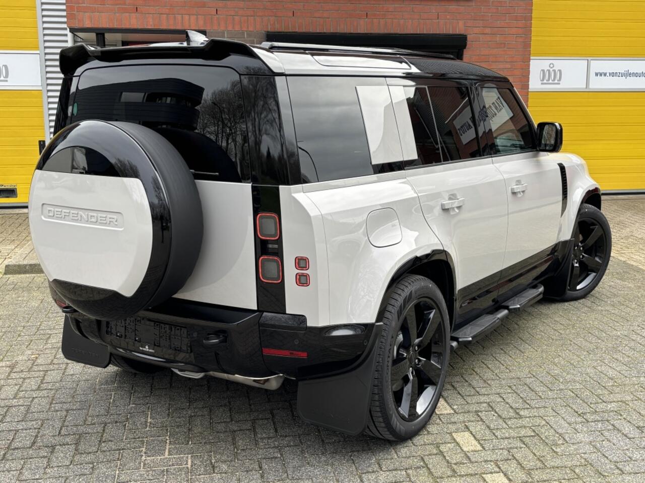 Land Rover DEFENDER Landrover 110 X-Dynamic HSE Black Urban Head-up 22'' Trekhaak BTW
