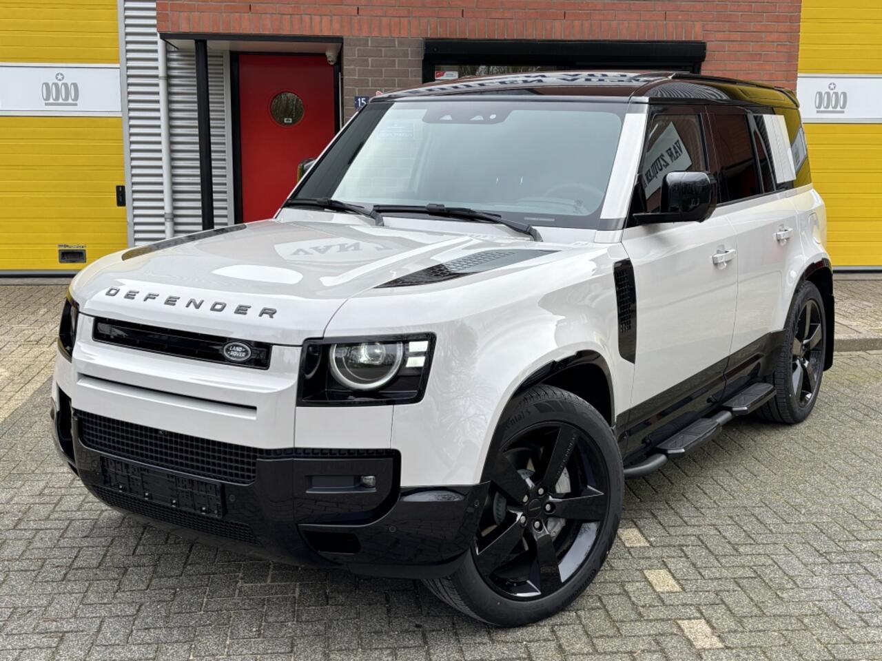 Land Rover DEFENDER Landrover 110 X-Dynamic HSE Black Urban Head-up 22'' Trekhaak BTW